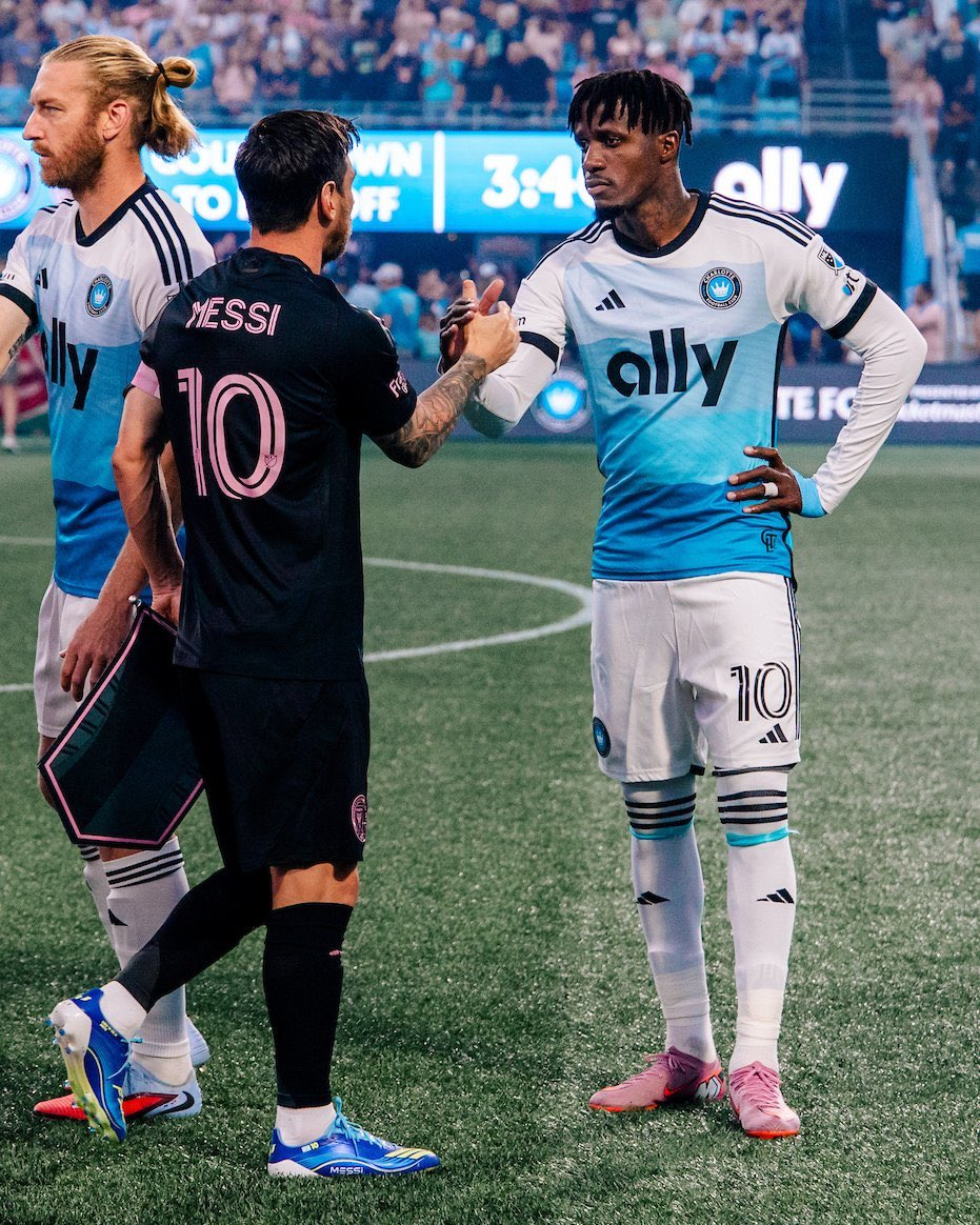 梅西惨败给无名小将夏洛特黄蜂刷新队史纪录备战荷甲,现场解说直呼:今晚迈阿密热火备战NBA总决赛(夏洛特黄蜂队在哪个州) 梅西惨败给无名小将夏洛特黄蜂刷新队史纪录备战荷甲,现场解说直呼:今晚迈阿密热火备战NBA总决赛(夏洛特黄蜂队在哪个州)