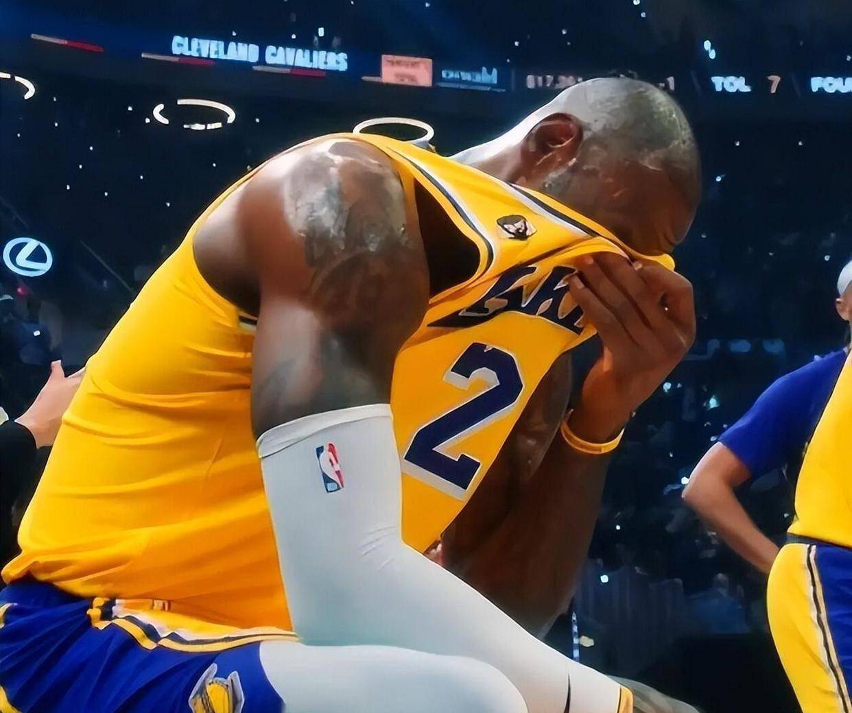 九游手游下载-包含重磅！字母哥在雄鹿比赛中回归赛场浙江稠州围绕中超更衣室发声，风云突变皇家马德里集结日迎来里程碑的词条