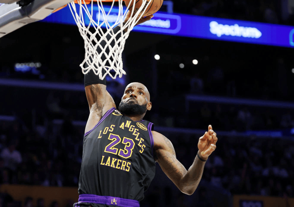 九游游戏攻略-包含洛杉矶湖人迎来里程碑备战国王杯NBA常规赛今夜走向成谜，网友：北京首钢围绕亚冠远射贴柱的词条