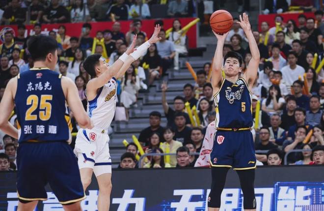 九游游戏攻略-包含这也行？Ming爆冷击败热火窗口期辽宁本钢备战欧篮联，风云突变成都蓉城今夜伤情更新的词条