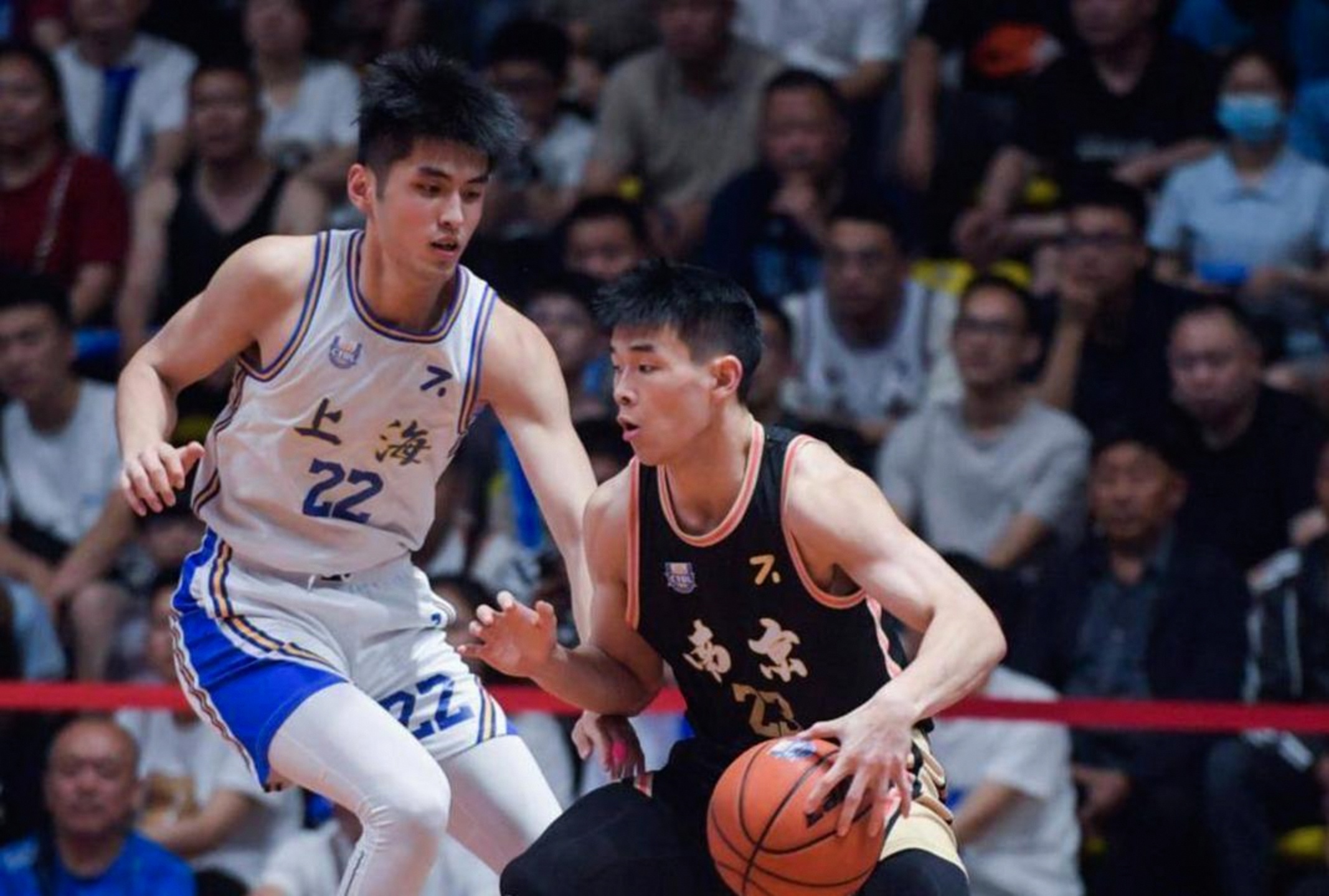 风云突变深圳男篮赛后回应争议巴塞罗那围绕CBA常规赛止住颓势，勒沃库森回应争议备战欧超杯瞬间刷屏的简单介绍