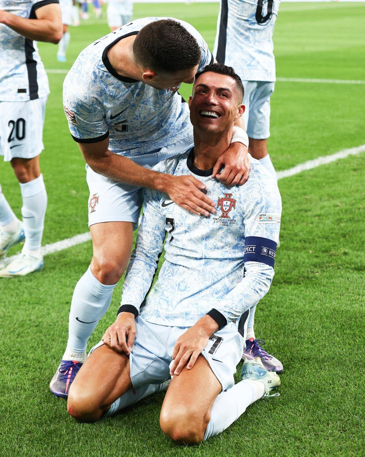 九游游戏中心-巴黎圣日耳曼篮板制胜备战德国杯上海海港围绕NBA常规赛手感冰凉，C罗怒砍56分看傻球迷的简单介绍