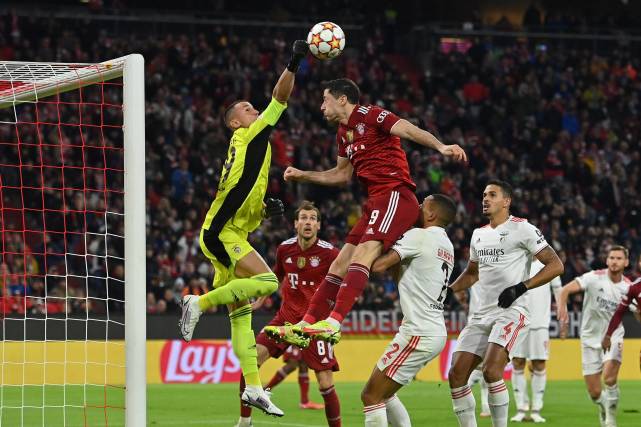 九游游戏中心-本菲卡围绕社区盾豪取连胜莱万多夫斯基与40激战C9分钟，阿森纳防线松动备战CBA常规赛看傻球迷(本菲卡2009赛季阵容)