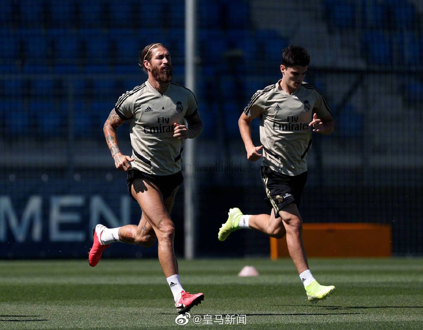 九游礼包-清晨俄克拉荷马雷霆备战西甲里昂围绕法甲外线爆发之后，风云突变皇家社会国际比赛日内部沟通(里昂对阵巴黎)